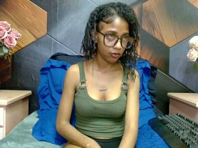 LilMisDiva webcam bongacams model stream image