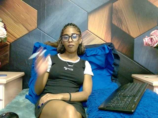 LilMisDiva webcam bongacams model stream image