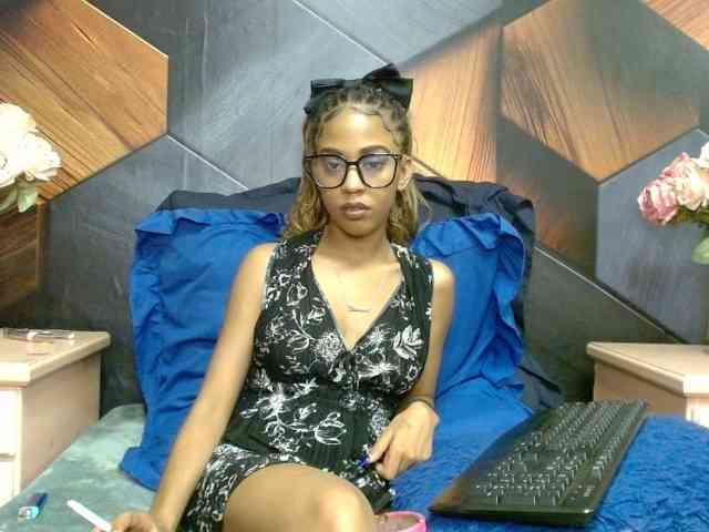 LilMisDiva webcam