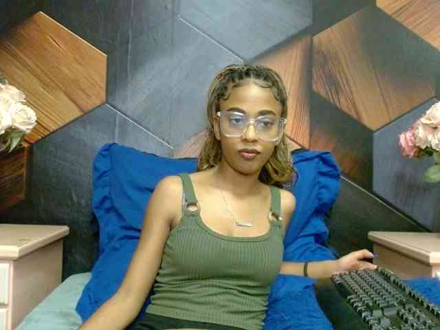 LilMisDiva webcam