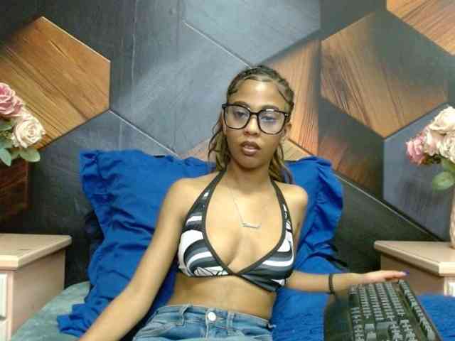 LilMisDiva webcam