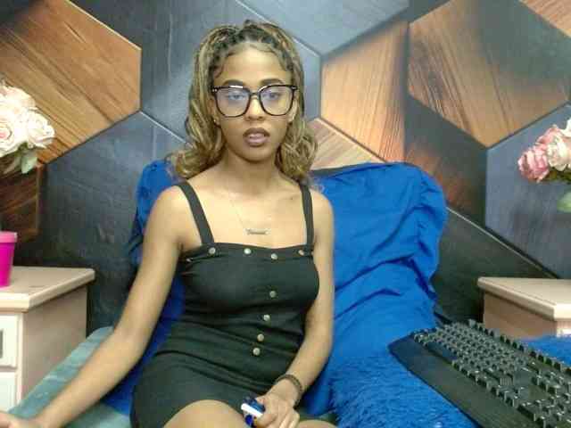 LilMisDiva webcam