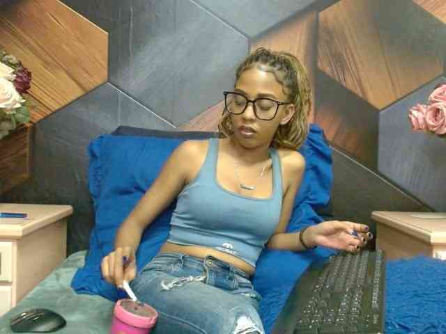 LilMisDiva webcam