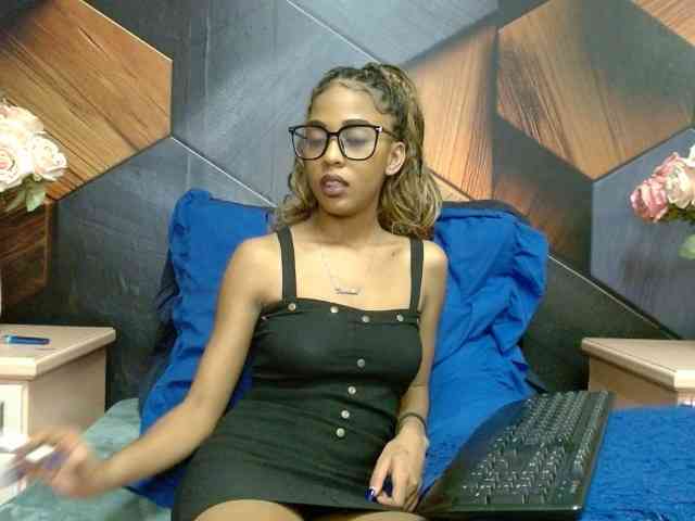 LilMisDiva webcam