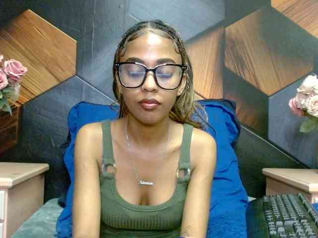 LilMisDiva webcam