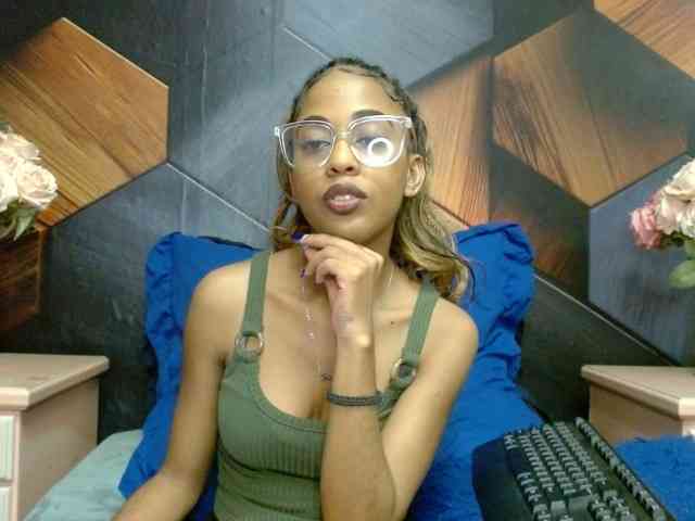 LilMisDiva webcam