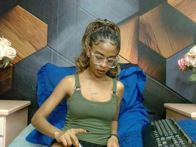 LilMisDiva webcam