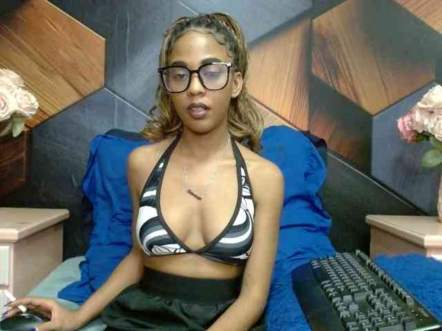 LilMisDiva webcam