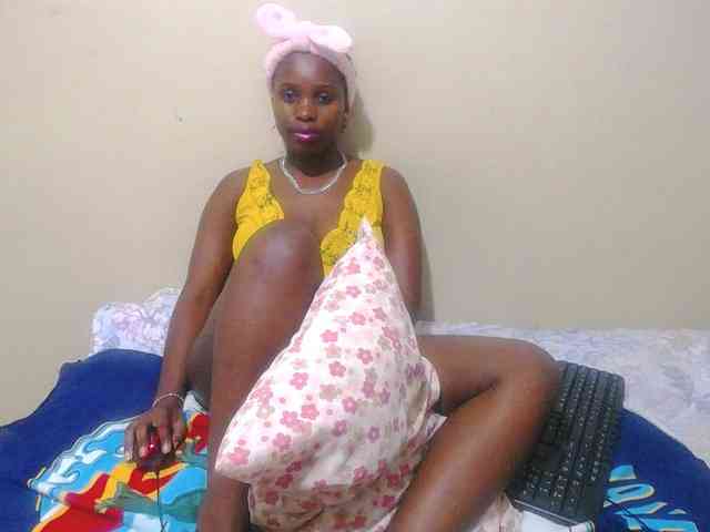 BlackkBerryy Live Webcam on BongaCams