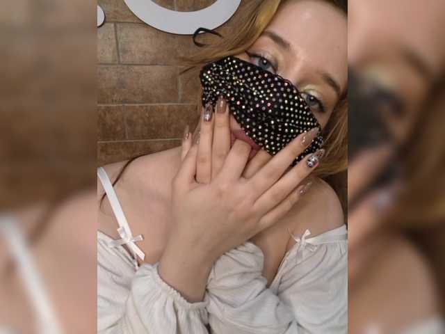 eridaamorous-1 live cam