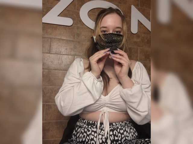 eridaamorous-1 live cam profile