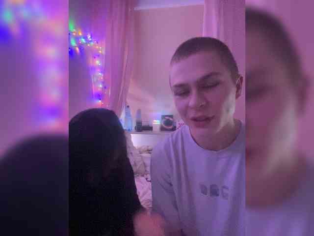 TeenVibes-18- webcam