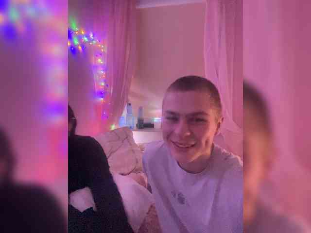 TeenVibes-18- webcam
