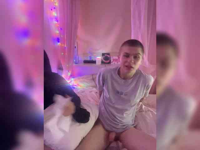 TeenVibes-18- webcam