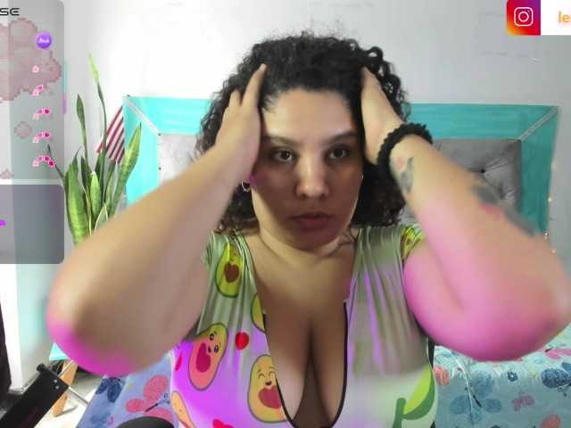 ROXIEE's BongaCams show and profile