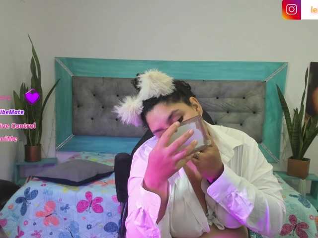 ROXIEE's BongaCams show and profile