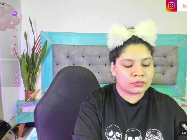 ROXIEE's BongaCams show and profile