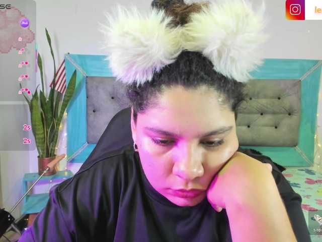 ROXIEE's BongaCams show and profile