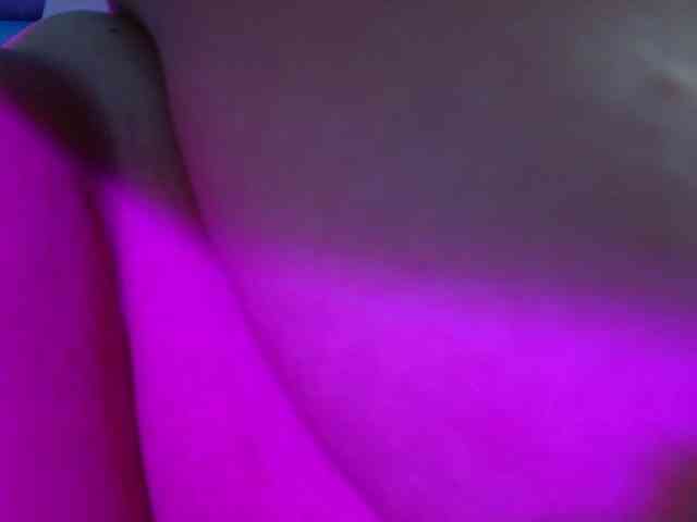 ROXIEE Live Webcam on BongaCams