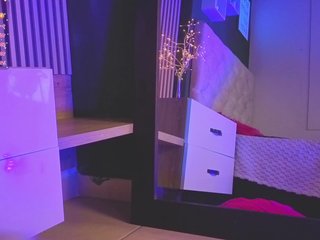 kimhilton- Porn Show