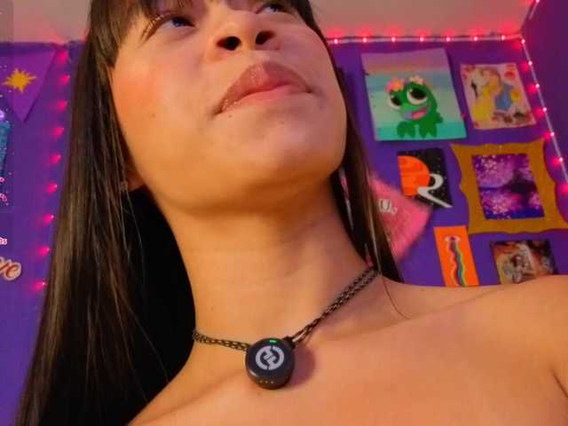 kimhilton- live cam profile