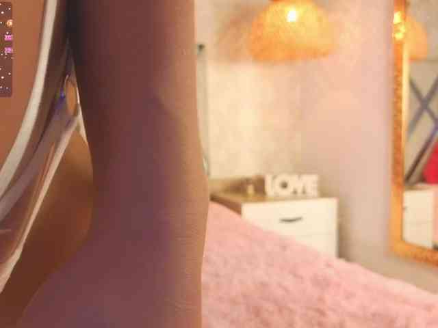 kimhilton- webcam
