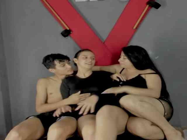 Camila-Hot-Latin webcam