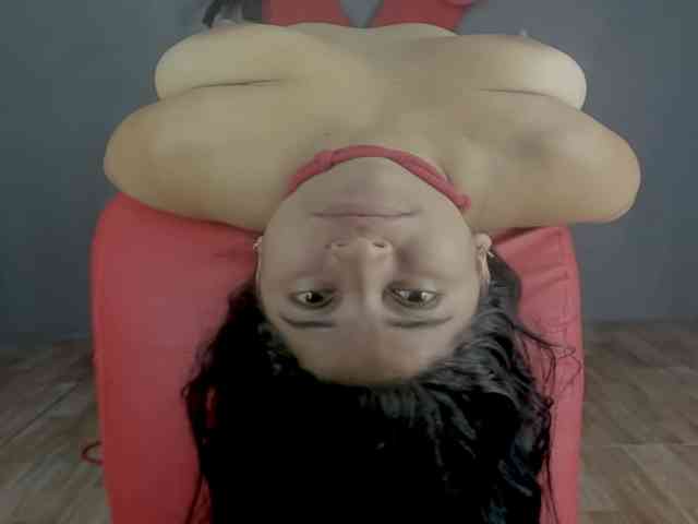 Camila-Hot-Latin webcam