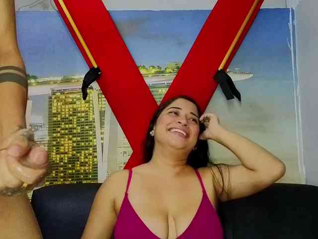 Camila-Hot-Latin webcam