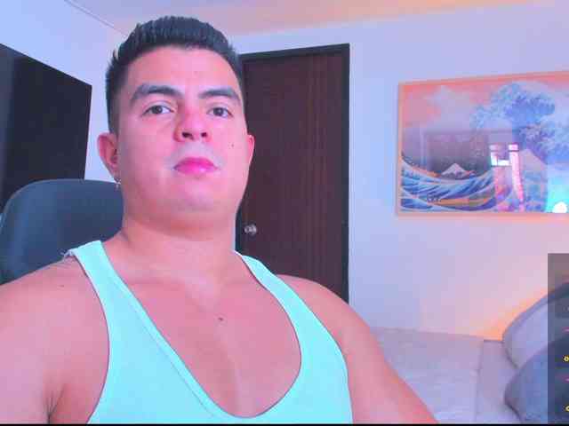 RjBarto Live Webcam on BongaCams