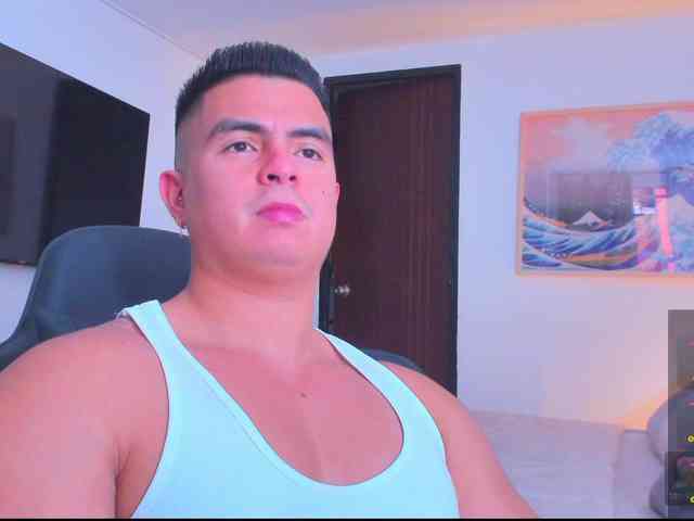 RjBarto Live Webcam on BongaCams
