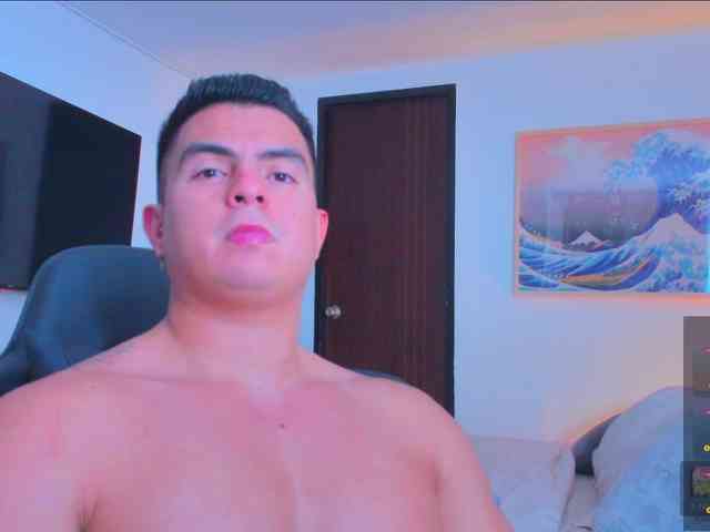RjBarto Live Webcam on BongaCams