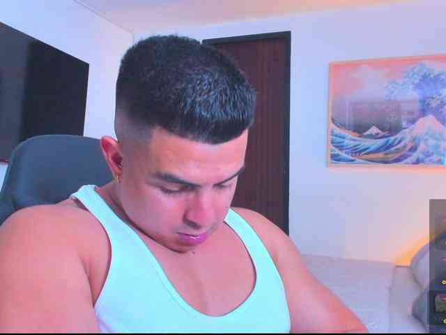 RjBarto Live Webcam on BongaCams