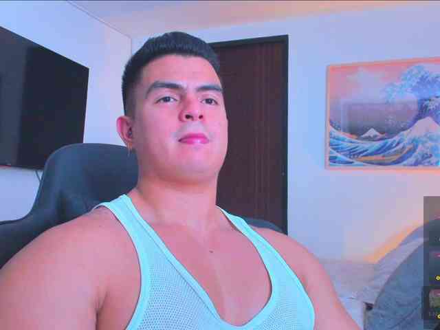 RjBarto Live Webcam on BongaCams