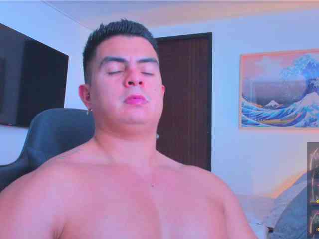 RjBarto Live Webcam on BongaCams