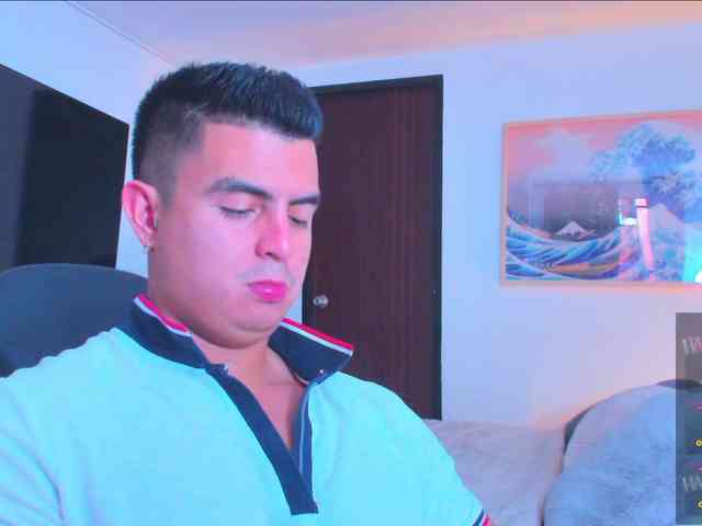 RjBarto Live Webcam on BongaCams