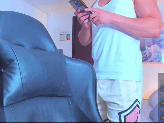 RjBarto Live Webcam on BongaCams