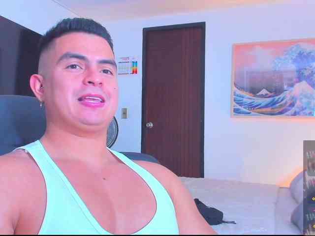 RjBarto Live Webcam on BongaCams