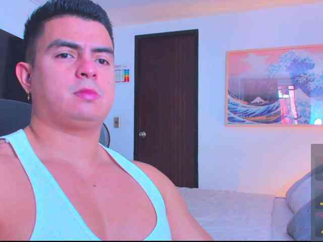 RjBarto Live Webcam on BongaCams