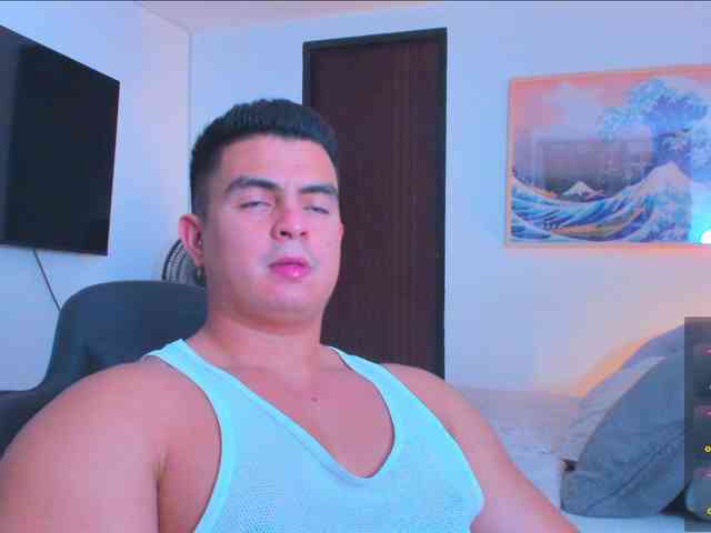 RjBarto Live Webcam on BongaCams