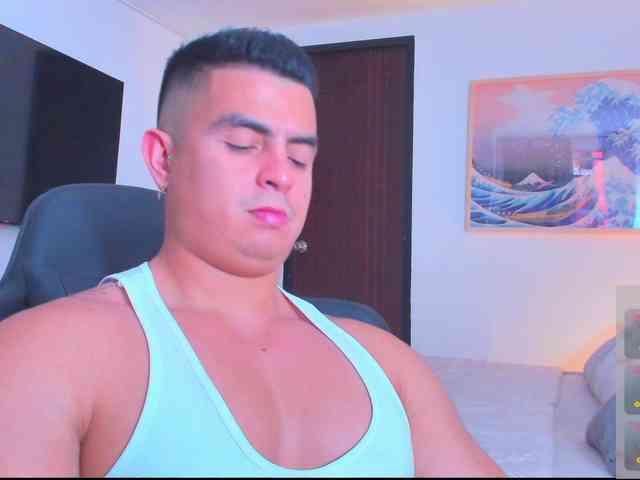 RjBarto Live Webcam on BongaCams