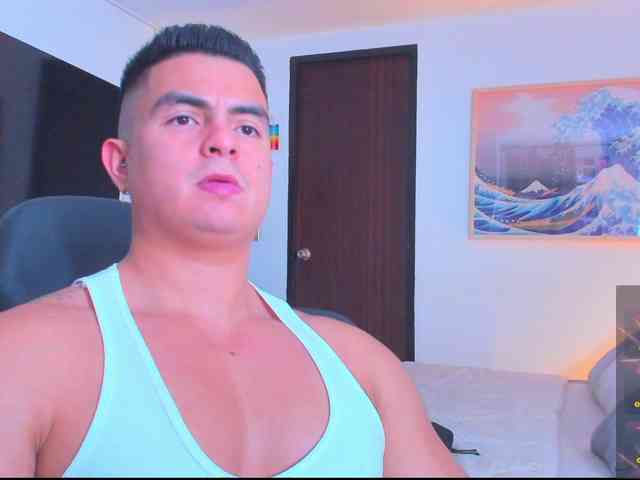 RjBarto Live Webcam on BongaCams