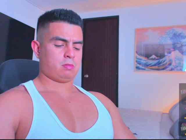 RjBarto Live Webcam on BongaCams