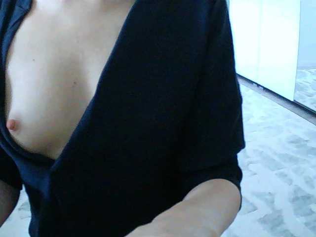 Mari27121's BongaCams show and profile