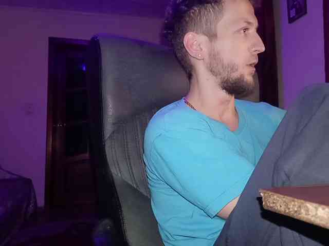 7733Alex7733