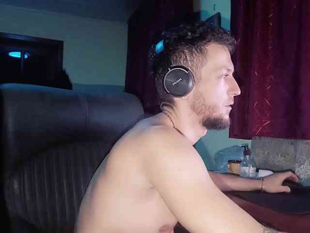 7733Alex7733