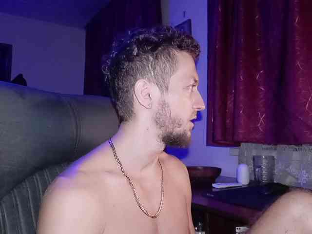 7733Alex7733
