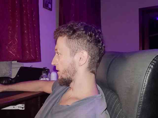 7733Alex7733
