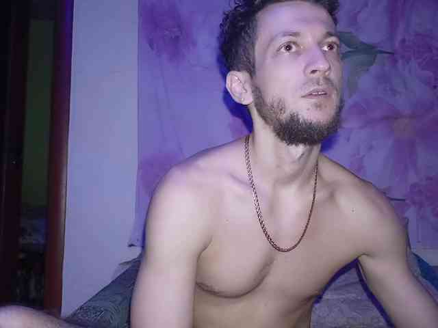 7733Alex7733