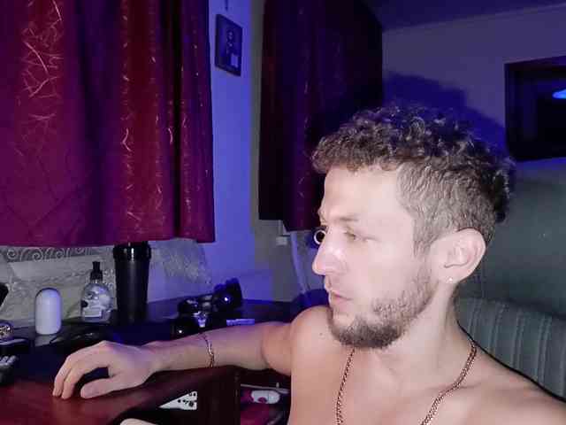 7733Alex7733